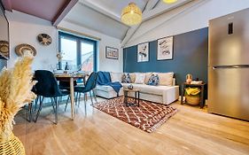 Ashcroft Loft By Timeless Stays - Stunning 3 Bedroom, 2 Bathrooms, Charming Central Apartment Featuring A Balcony